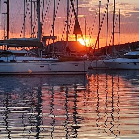Porquerolles - Nuit Insolite A Bord Du Defi Fou Екстер'єр фото
